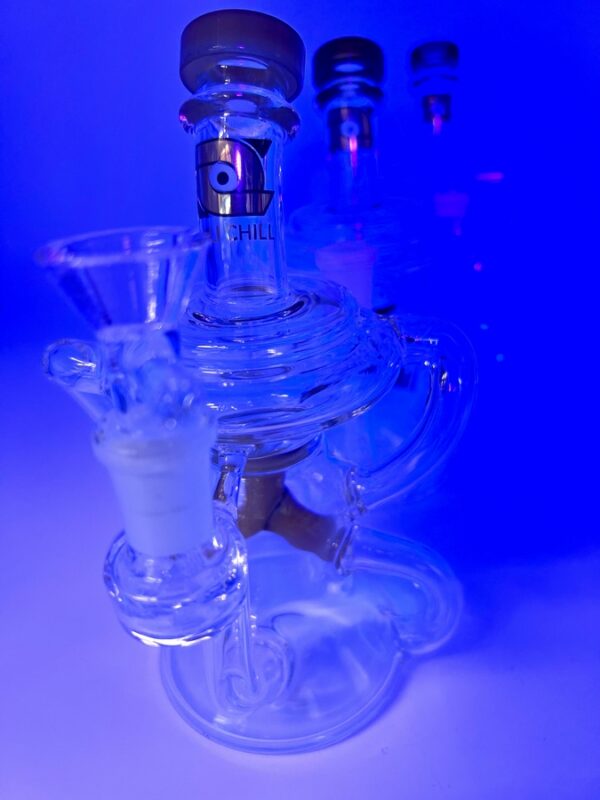 Cali Chill brand 8" recycle Water Pipe but eye parts is glow and dark