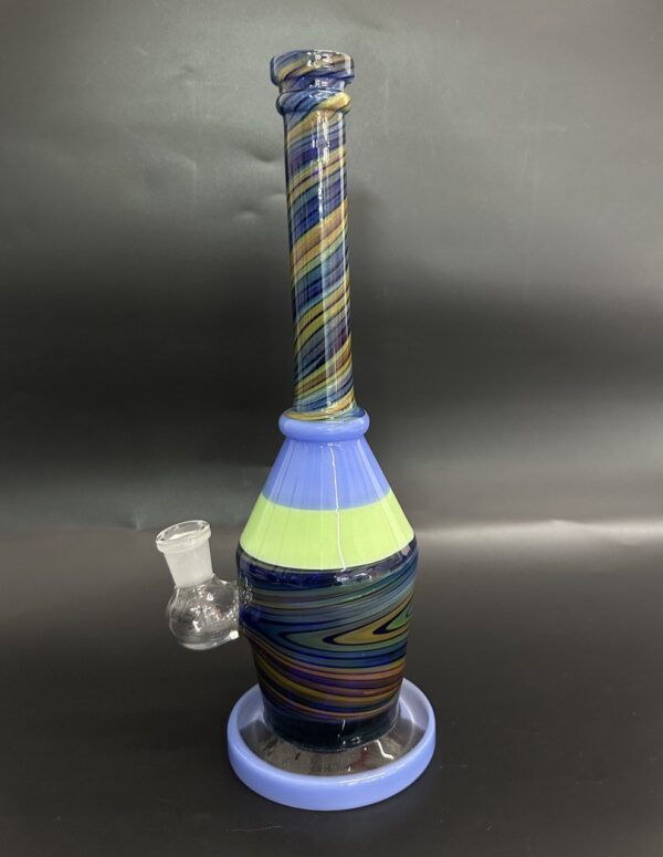 Swirling Design Glass Water Pipe
